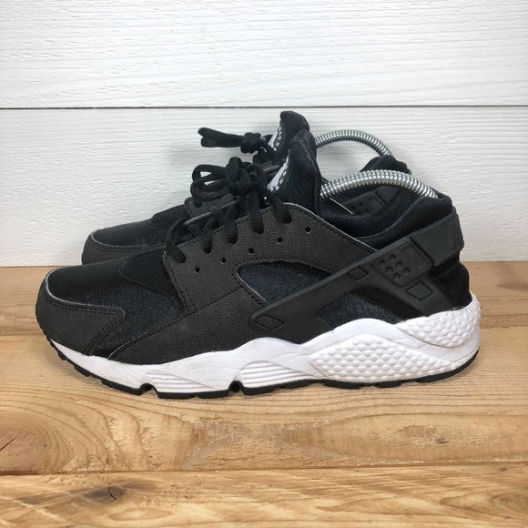 Nike Shoes - Women's Nike Air Huarache Run running shoes - size 6.5
